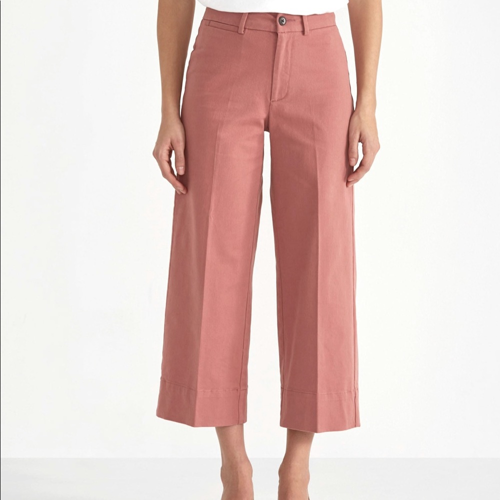 High waisted wide leg capris. New with tags. Pink